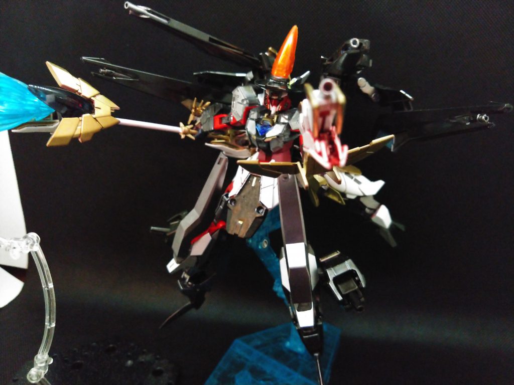 フルバースト!アニマリゼロッドの先端も何気に砲口として使います!ビームライフルは下部砲口を展開することにより大出力モードです。やべ、ギミック盛り過ぎて写真載せきれない( ̄▽ ̄;)