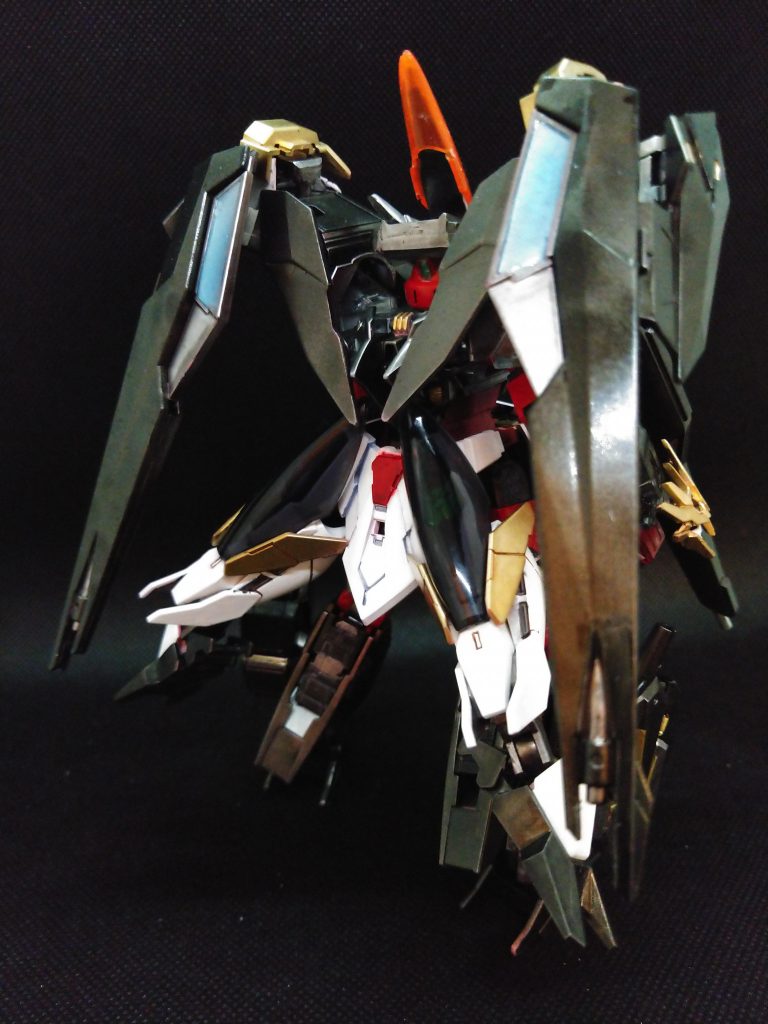 ゴテゴテしいけど各部推進器により機動性は高め。しかし可動性は良くないので接近戦には不向き。