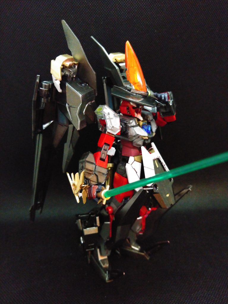 マギアリゼでも近接対応は十分できるんだけどね!ダブルリベイクライフルの両肩にアニマリゼアーマーの胴体、アースアーマーの右腕部にフェイスガードを接続。