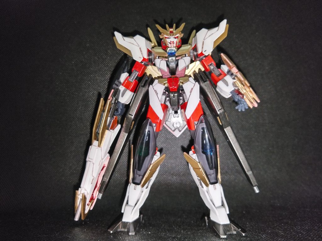 両腰にスーパードラグーン、ビームライフルの強化、シールドにビーム発振器、フェイスガードの追加が主な改修箇所です。