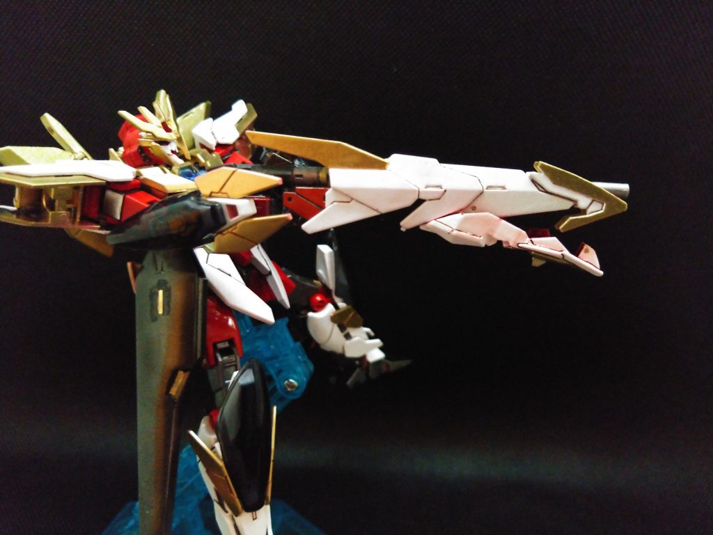 通常射撃は上部のバレルから。大火力が必要な時は下顎を開いて下部より砲擊する設定。砲身を上下二門に改修しています。