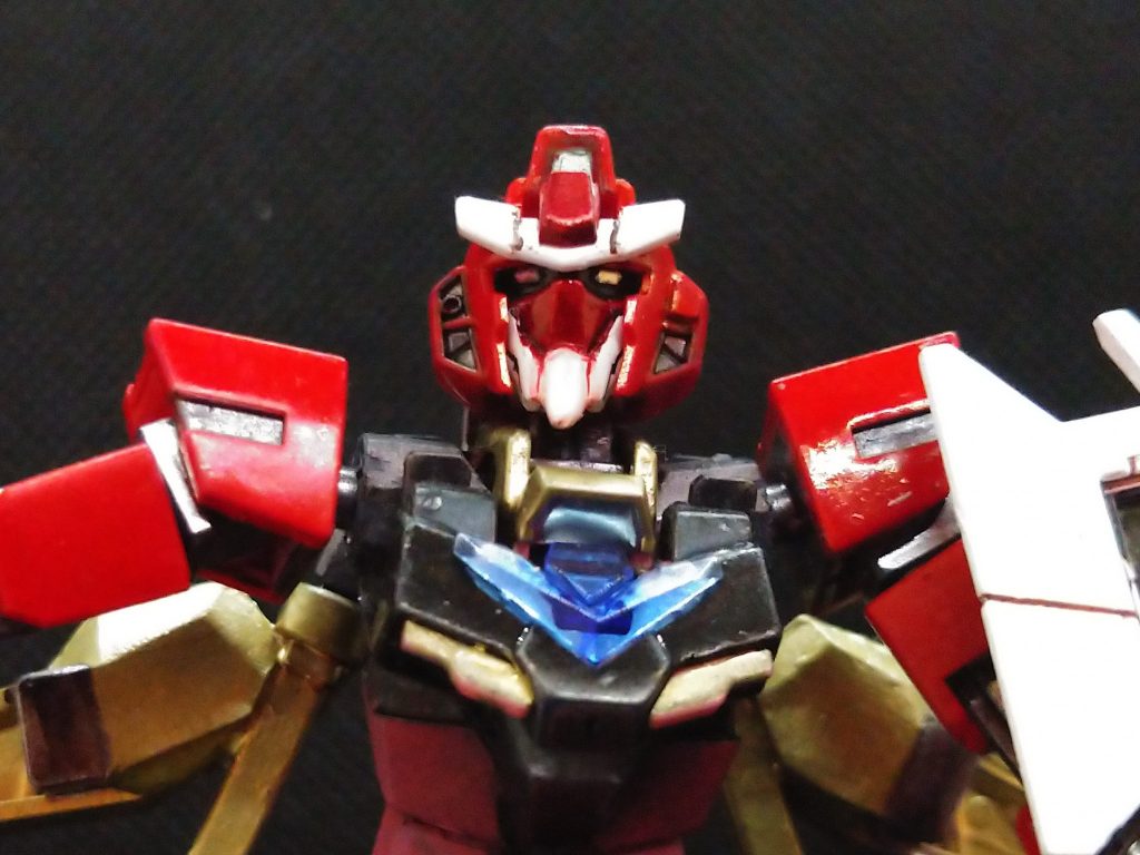 頭部バルカン砲は昨今の風潮的にミサイル等の迎撃程度にしか使えなさそうなので一門廃止。フェイス部を放熱型へ変更。シャイニングガンダム的なノリである。