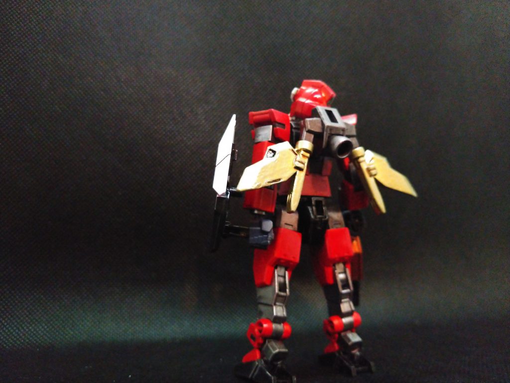 バックパックは通常のコアガンダムの物へ変更。推進器付ビームナイフを接続することにより機動性が向上している。