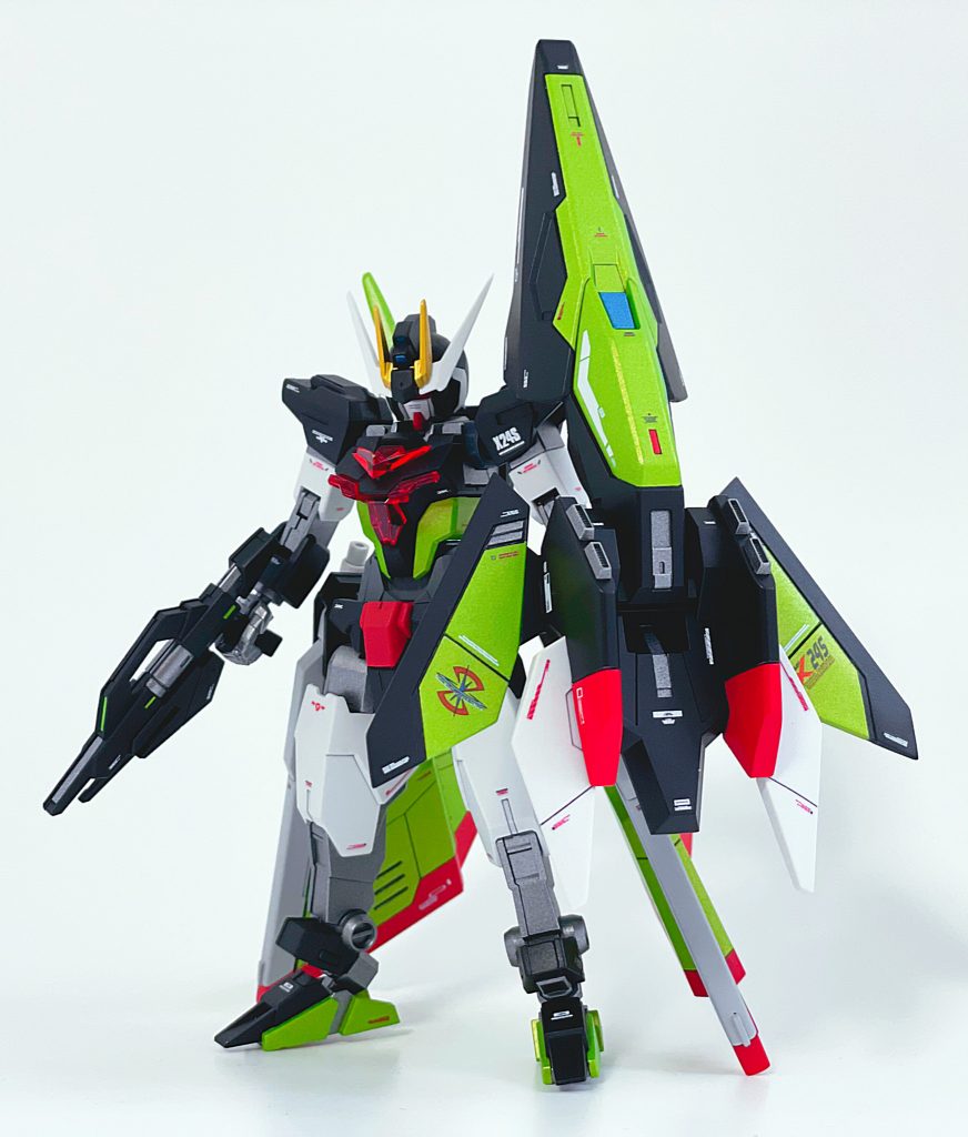 ■カオスコアガンダムコアガンダムⅡをベースにストフリの要素を組み込んだ仕様。細かい塗りわけと改修を行いコアカオス単体で1ヶ月ほどかかりました。レールガン用のサイドスカート取り付けのため腰はストフリをベースにコアガンダムⅡの外装を切り貼りして計8パーツ構成になっています。