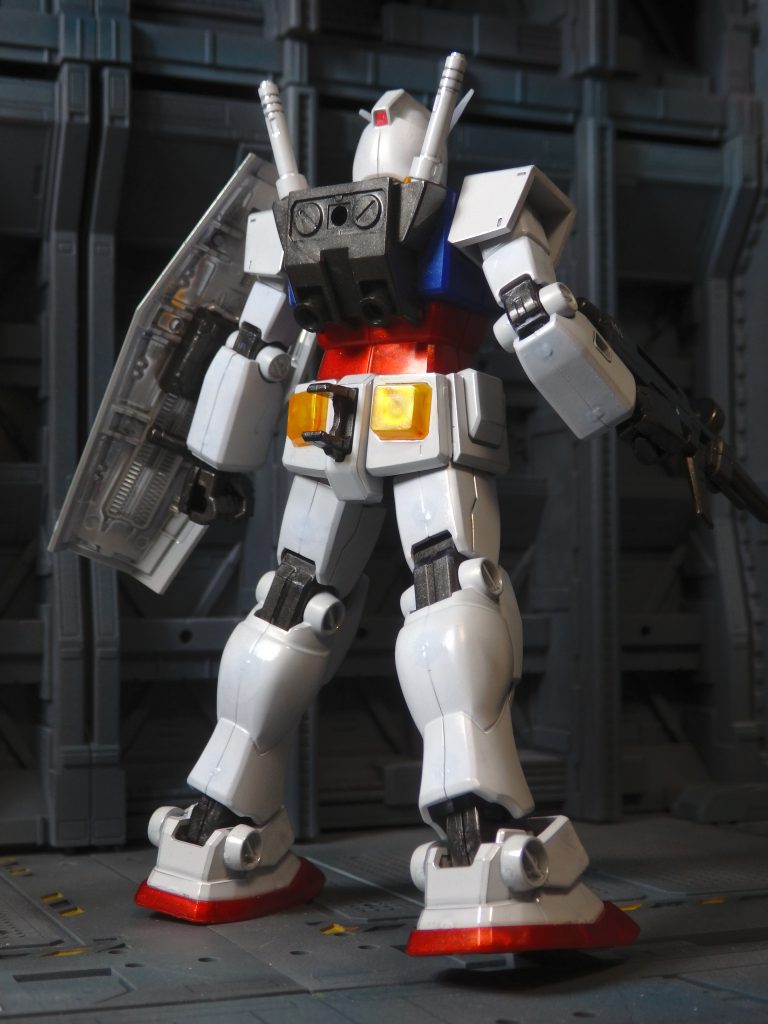 ガンダムの武装は下記の通りです。■60mmバルカン■ビーム・ライフル■ハイパー・バズーカ■ビーム・サーベル■シールドキットには変形しないコア・ファイターが付属しています。