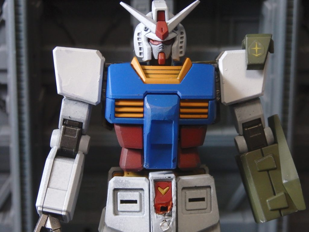 胸アーマーと腰アーマーの横とふんどしを削り、ヘリウムコアも撤去しています。痛々しい画像で申し訳ない。ご覧いただき、ありがとうございます。