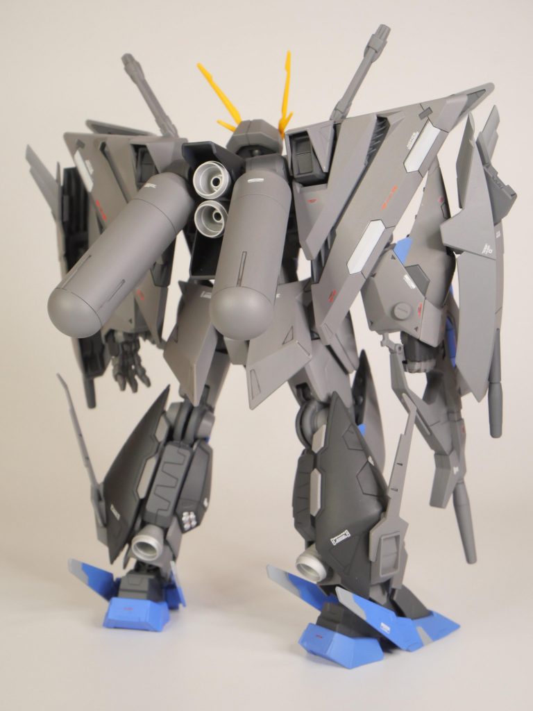 バックパックは長時間活動ができるようバイアランカスタムの大型プロペラントタンクを付けてみました