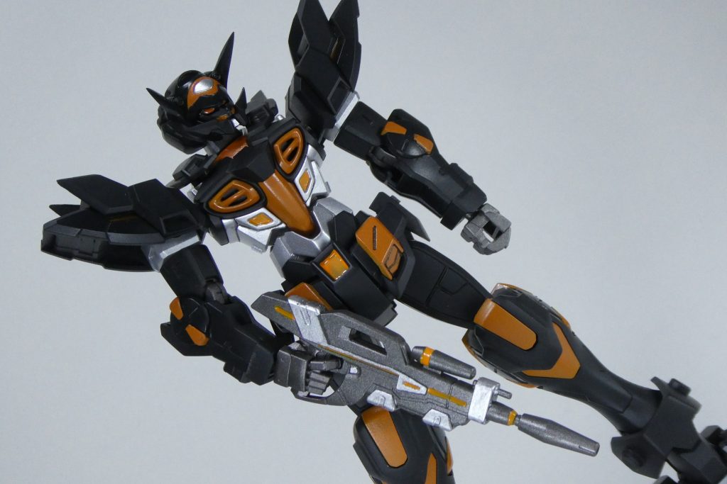 ゴテゴテ武装類を外すとこんな感じこれはこれでカッコいいちなみにアンテナ類は短くカットして鬼っぽい感じにしてます