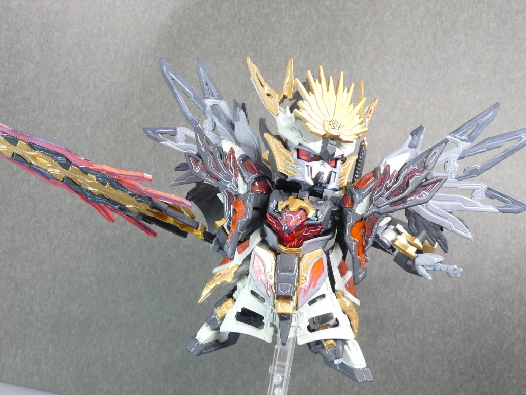 ルシフェルの名:「ガンダムルシフェル」は、知る人ぞ知る「ティエルの衝動」のMS名。エピオンにもウイングにも当たらないその名を、あえてキヨス・オニコロシは名付けた。左平手はいつものビルナクの使い回しです。クリアパーツは一部を残して裏から塗装(これは自作ガンダムルシフェルを模したもの。後日)。ところどころ曹操の青が見え隠れ。