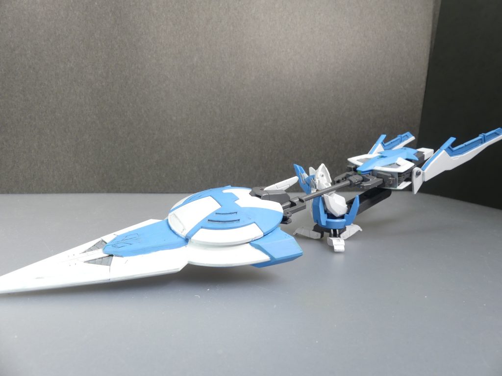 【ガンプラデータ】ベース:HGBD:R 量産型ジオニックソード使用:ガンダムベース限定 システムウェポンキットなどイースタンストライカー:「ソードは青っしょ」とコウメがこしらえた2個目のストライカーパック。主に対艦戦闘に特化しているが(通常ALネイキッドがどちらかと言えば近接寄りのため)、そもそものパワーが強力なガンプラとの打ち合いにも効果を発揮する。ストライカー形態・・・ほとんど剣です。