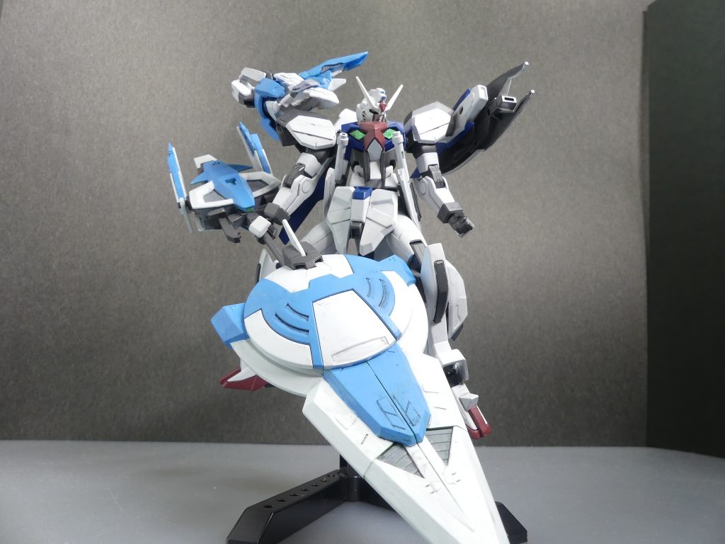 イースタンALボイジャー:ALネイキッドがイースタンストライカーを装備。武装名はどちらかと言えば東方の地名・名所から取られている。これはコウメの昔の夢が飛行機の乗務員だったため。大剣・アマノハシダテを装備。肩後ろからアームで肩アーマーを伸ばします。