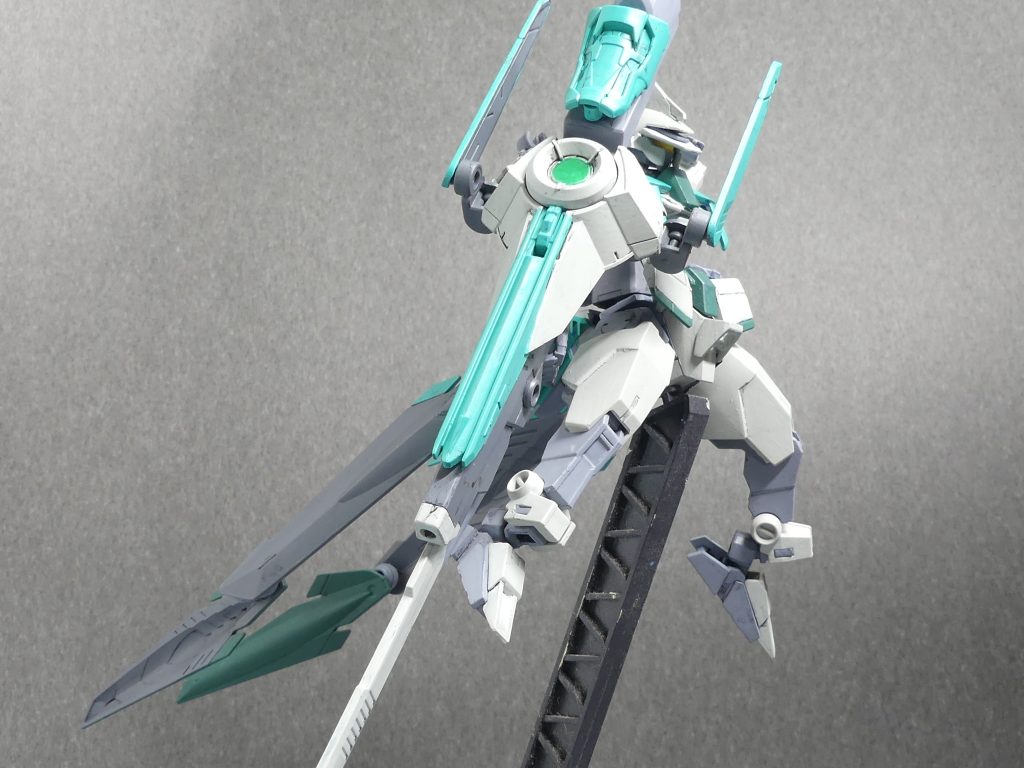 ガンブレイドランス：本機体の主武装。先端にガンブレイドを備えた遠近両用の武器。テールスラスター：小型の機体には不釣り合いのスラスターは、コアグレイズ形態では抜群の推力を発揮する。小型の機体は偵察や侵入にも有効。ノーネイムライフル。ガンブレイドは紅ウェポンから。