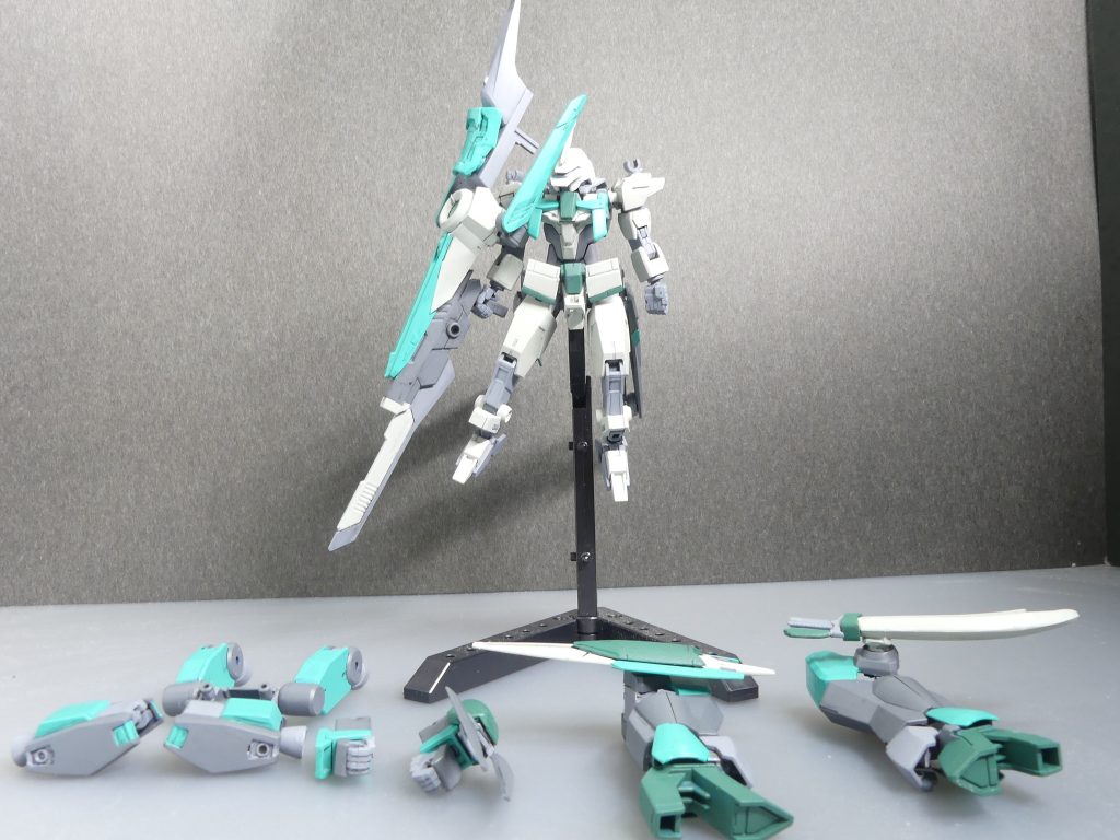 ここからコアドッキング。･･･とはいえ、ダイバー個人の意向もありドッキングは簡易的なもの。使用するのは腕と足がメイン。肩はグレイズから移植したＣジョイント、胸部・背中のエイハブ・リアクターや頭部・腰は固定です。