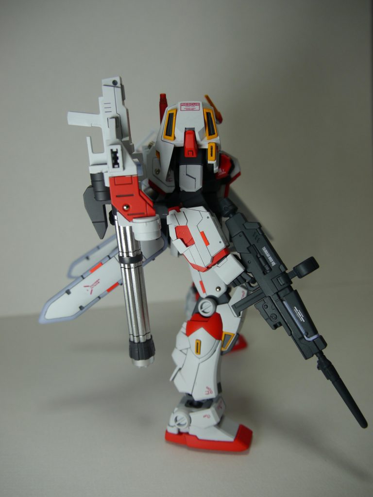 サイドガトリングはキットの性質上肉抜きばかりなのでパテでいろんなとこ埋めしました