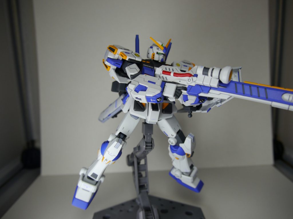 メガビームライフル構え2メガビームライフルの本体のコードはエナメルで筆塗りマスキングがたいへんそうだったので…