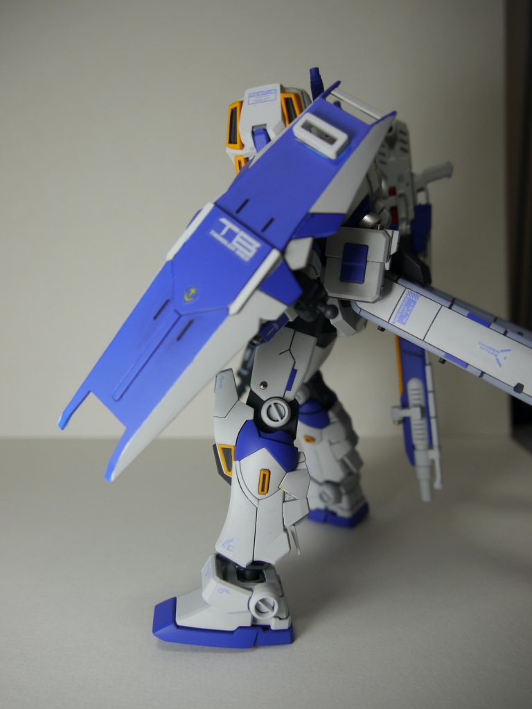 サイド2シールドは振り分けがかなり面倒でした…太ももはメタルパーツとプラチップでディティールアップ