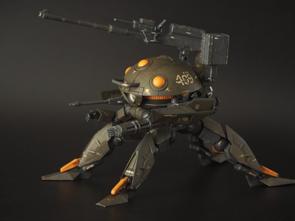 四脚戦車といいながら、腕もあります。いえ、元からありました。