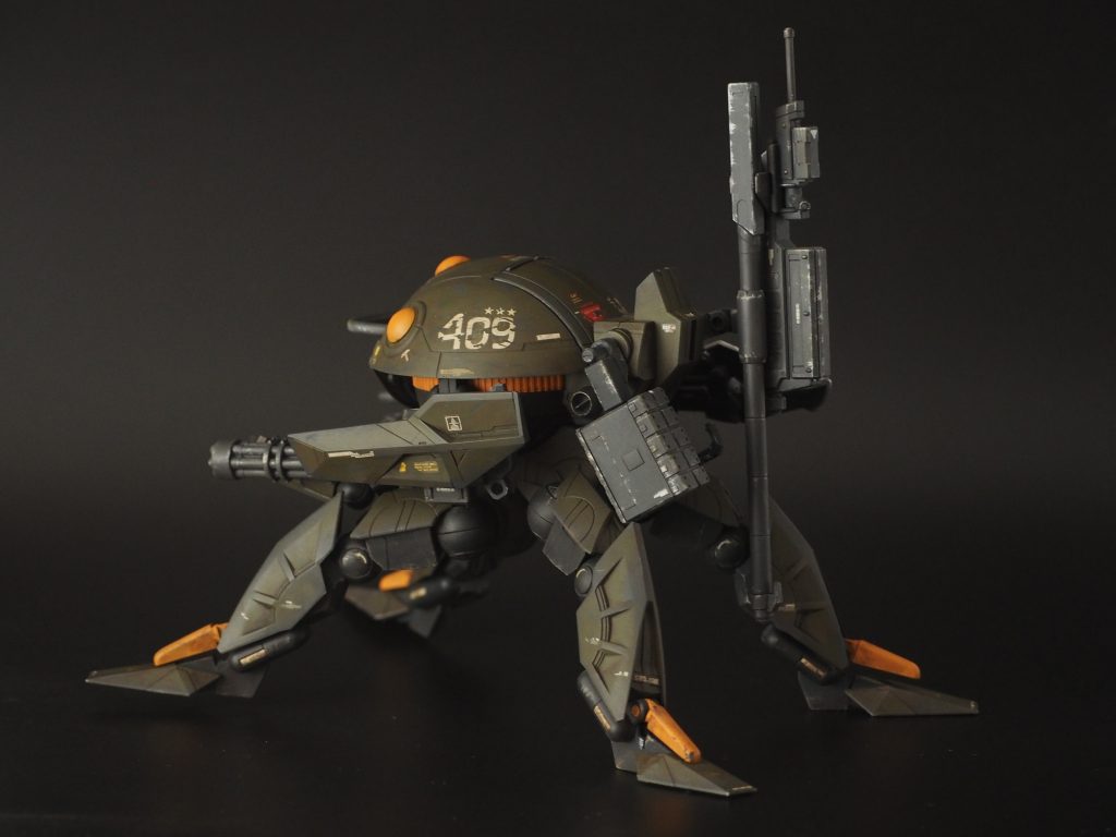 ウェザリングカラー、ドライブラシ、ウェザリングマスターを使って初めて汚してみたんですが、加減がわからん・・・。砲は収納携帯に。自分の手で組み立てる設定です。そんな都合よく電波的なものでできるわけないじゃないですか。