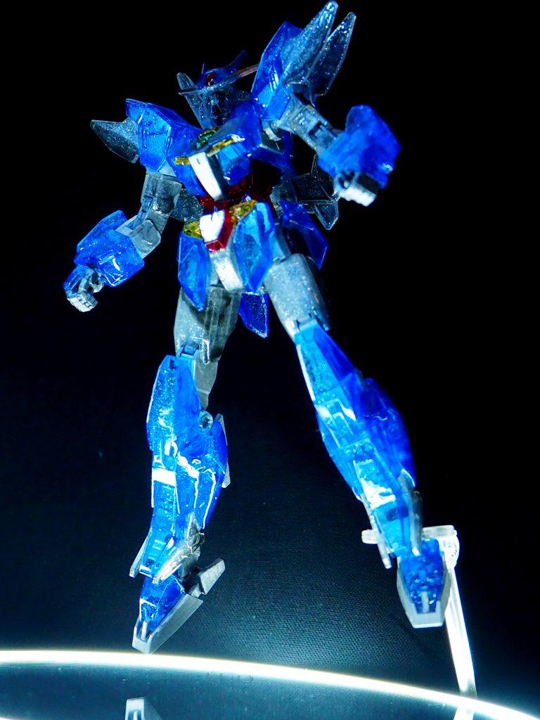 食玩ベースで無理矢理、空中体勢にしてみました。