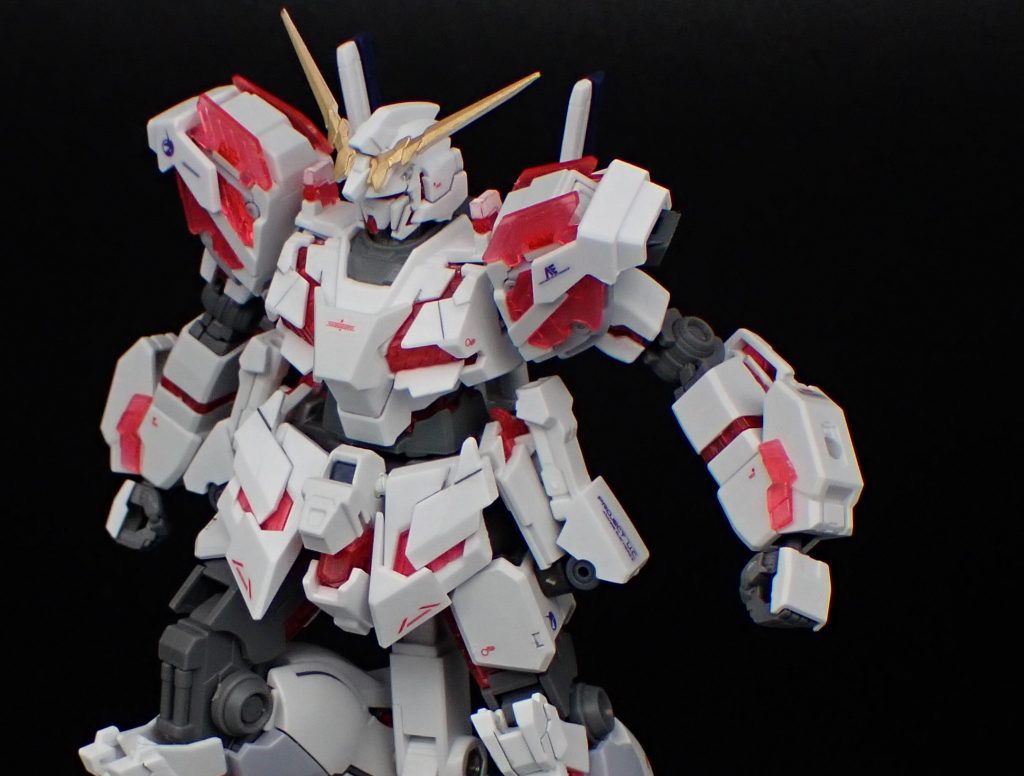 腰部の基本兵装はビームサーベルラック。ビームキャノンとしても運用が可能。