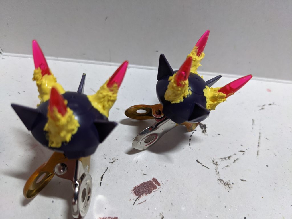 ビームスパイクの根元にポリパテ盛って棘に。