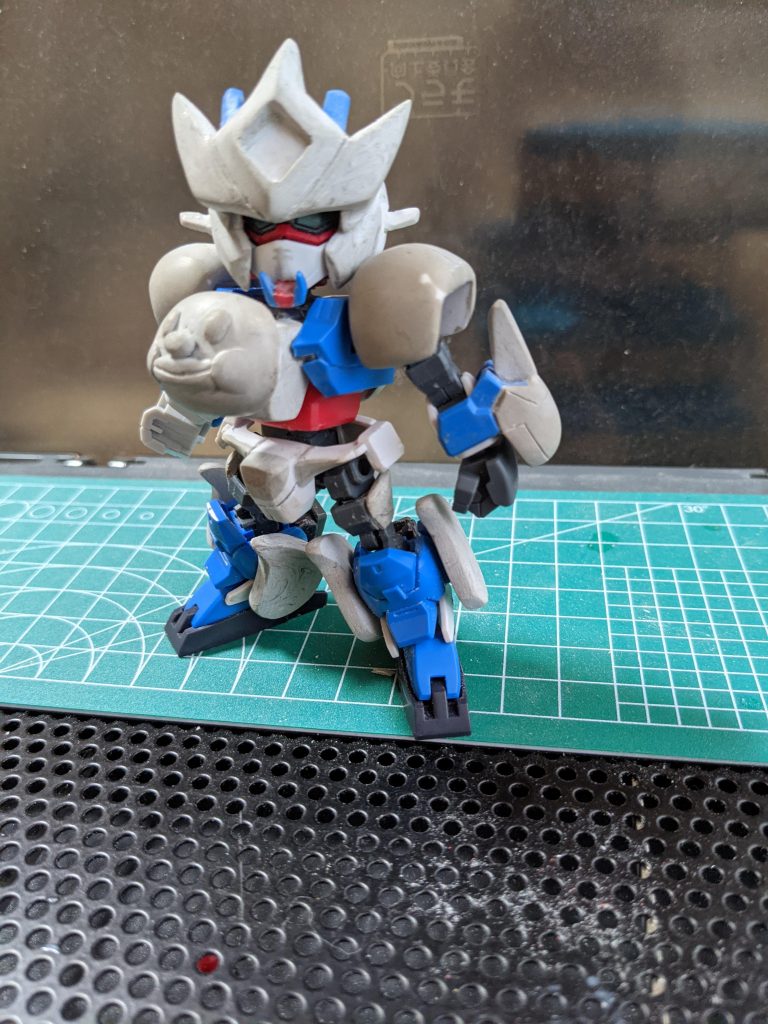 こんな感じ🤣🤣🤣制作中の写真を撮るの忘れるぐらい急ピッチで作業しておりました😅グレー部分はエポキシパテで盛りまくっております🌲🌲🌲胸の顔違うヤツやし🙊