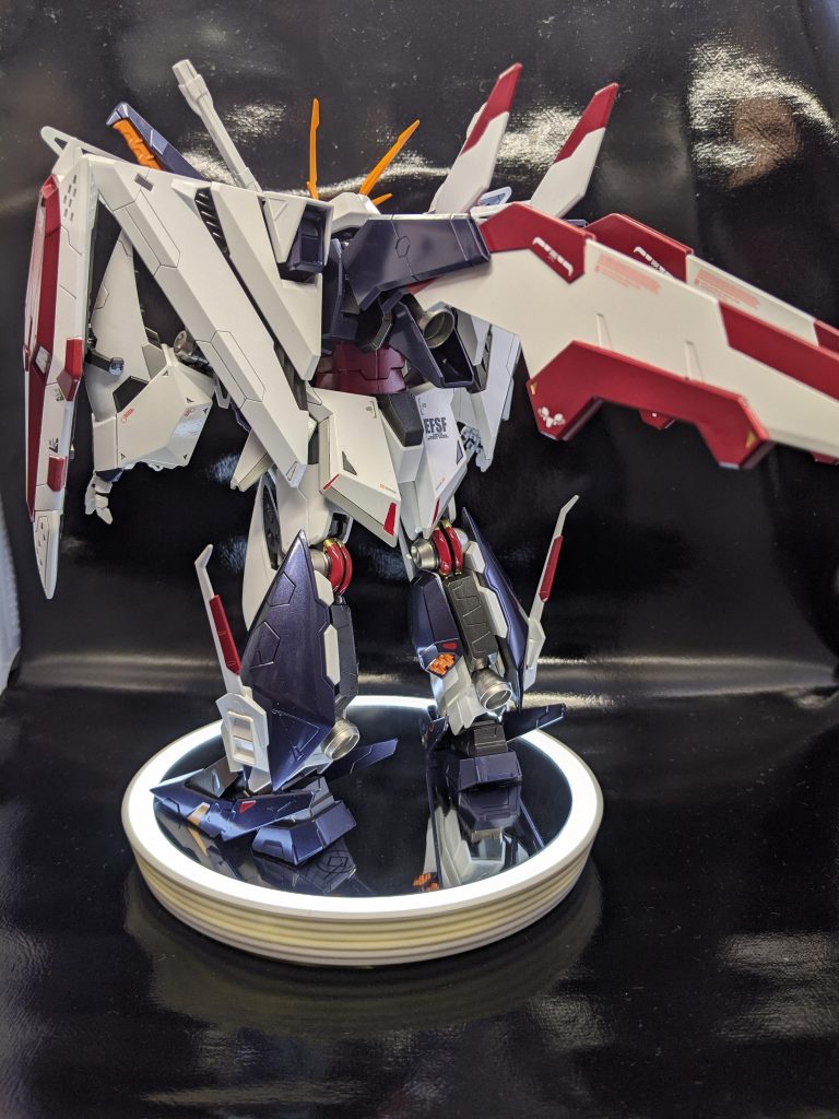 バックショットは映えるように羽の塗り分け、パイプ部分を塗り分けしてます。