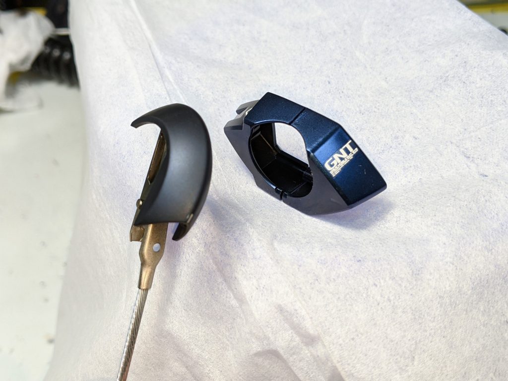 ガイアノーツ『プリズムブルーブラック』つや消し吹くと上品なカラーになります。