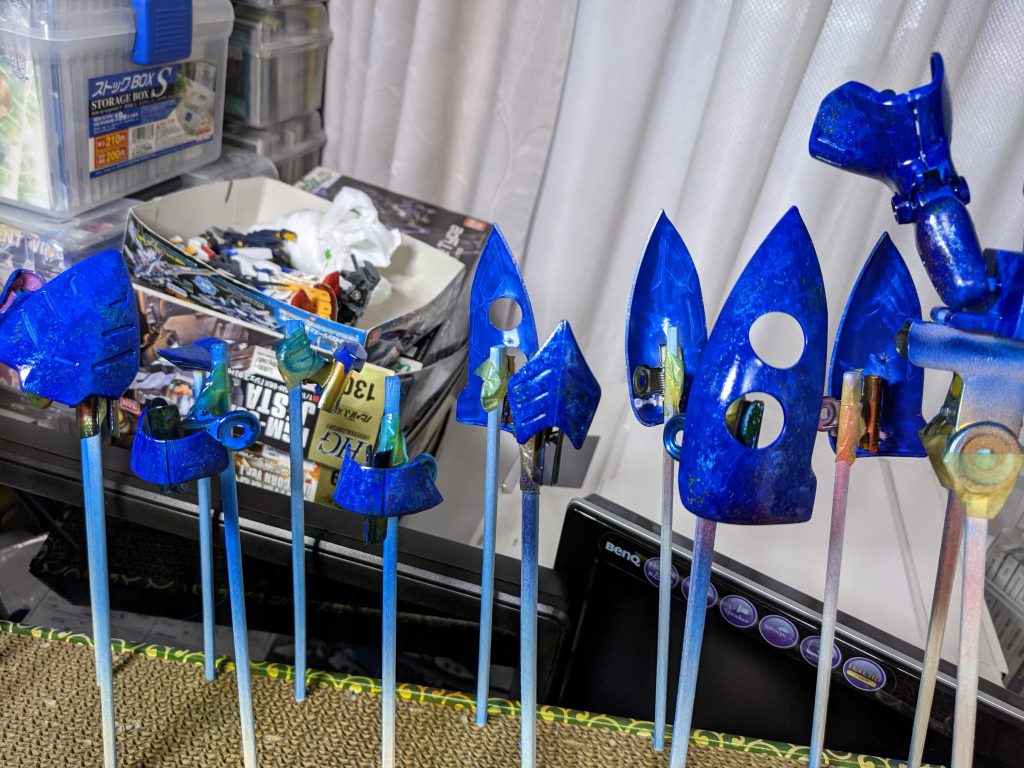 最後にクリアーブルーと艶出しクリアー吹いて完成です。金は水性ホビーカラーでペタペタ塗りました。塗料の乗りがいい！お試しあれ。