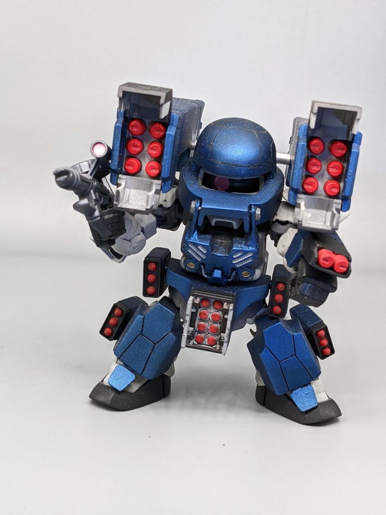 頭部アーマーはエポキシパテ＋プラバン胸アーマーは30MMのオプションアーマーのものからそれっぽーいヤツをチョイス腰アーマーはプラバン工作にコトブキヤパーツ、キット付属のミサイルパーツスネアーマーはプラバン＋パテ、ミサイルパーツは購入していた他のザクから拝借、帯は0.3ミリアルミ板