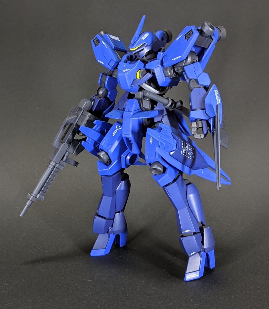 ガンプラにデカールを貼るのは始めて悩みながら何とか完成