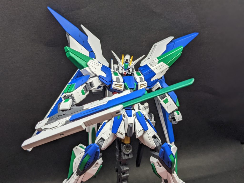 〈バスターモード〉吸収、蓄積したエネルギーを格闘に転用した形態。内蔵された刀身がスライドすることで大型の剣になる。GNソードの機構を組み込んであり刀身に粒子を纏わせることで高い切断力を持つ。ビームを纏った斬撃も可能