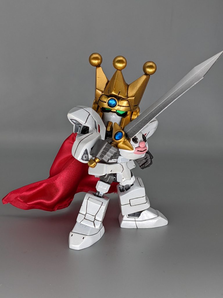 制作開始当初からのオプション、ACソード。柄の宝石は額のものと同じヤーツ💎ライオン🆙後に制作したマント🦸手芸店でサテンの布を買ってきて必要な大きさに切断、全ての端に細い針金仕込んで両面テープで接着。瞬着だとシミが目立つもんで🙊マント特にイーネっ🕺