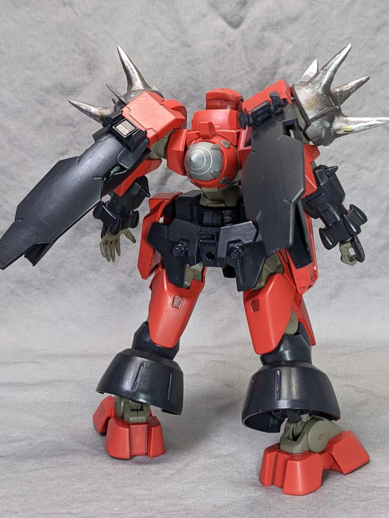 アドヴァンスドジンクスの流用キットなので盾だかが残ります。背部にくっつけてジャンクでデコ。