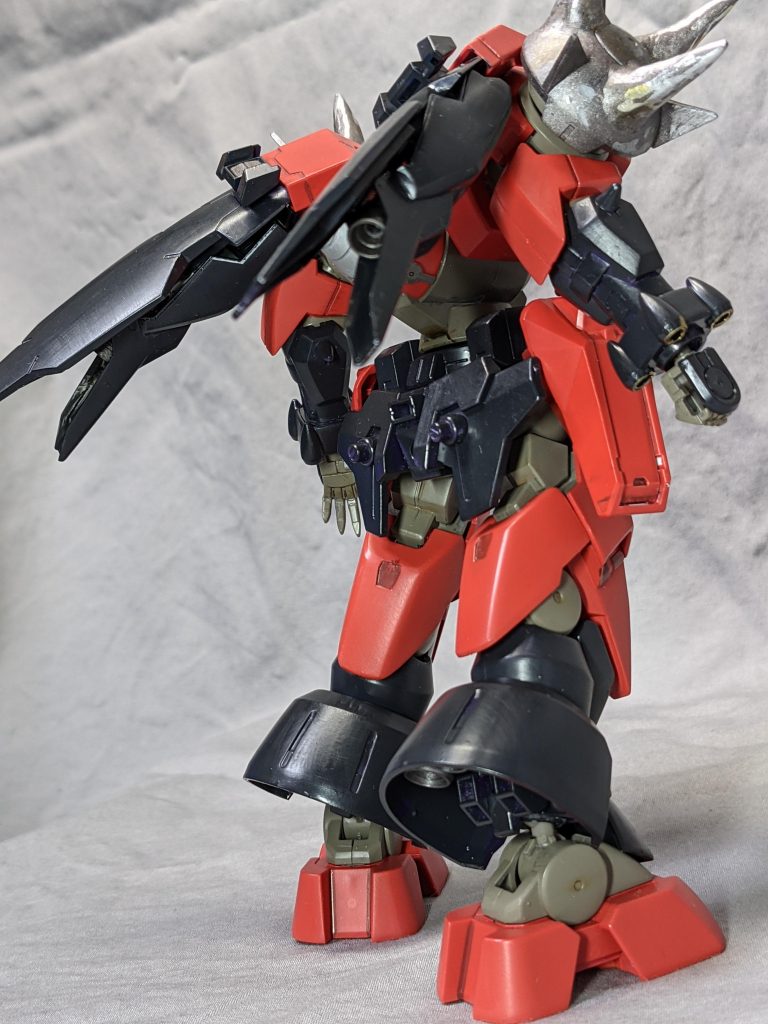 背面スラスター。足のスカート内にもバーニア仕込んであります。