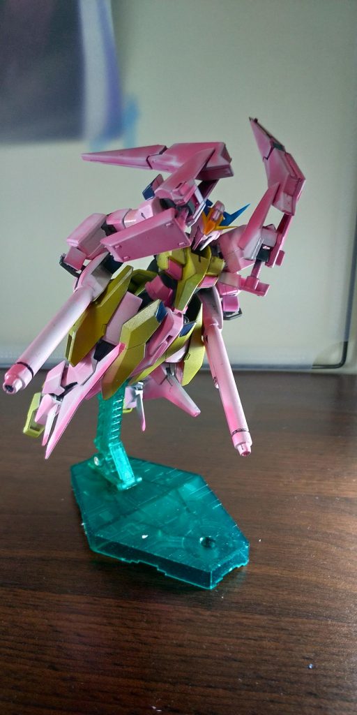 ３形態の１つ目。ノーマルモードです。一番シンプルなヤツですね。シルエットガンダムからヴェスバーもらって使いました。立ち姿だけしか確認してなかったので、発射ポーズが結構ガチガチです…。正面で構えれなくなりました_(:3」∠)_