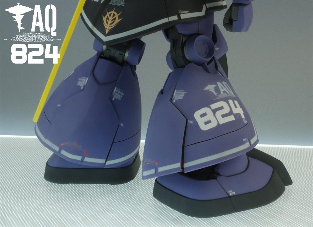 ふくらはぎ部分は分割ラインを新たにもうけてガバーと開く感じに。ガバーと開きませんが雰囲気で。