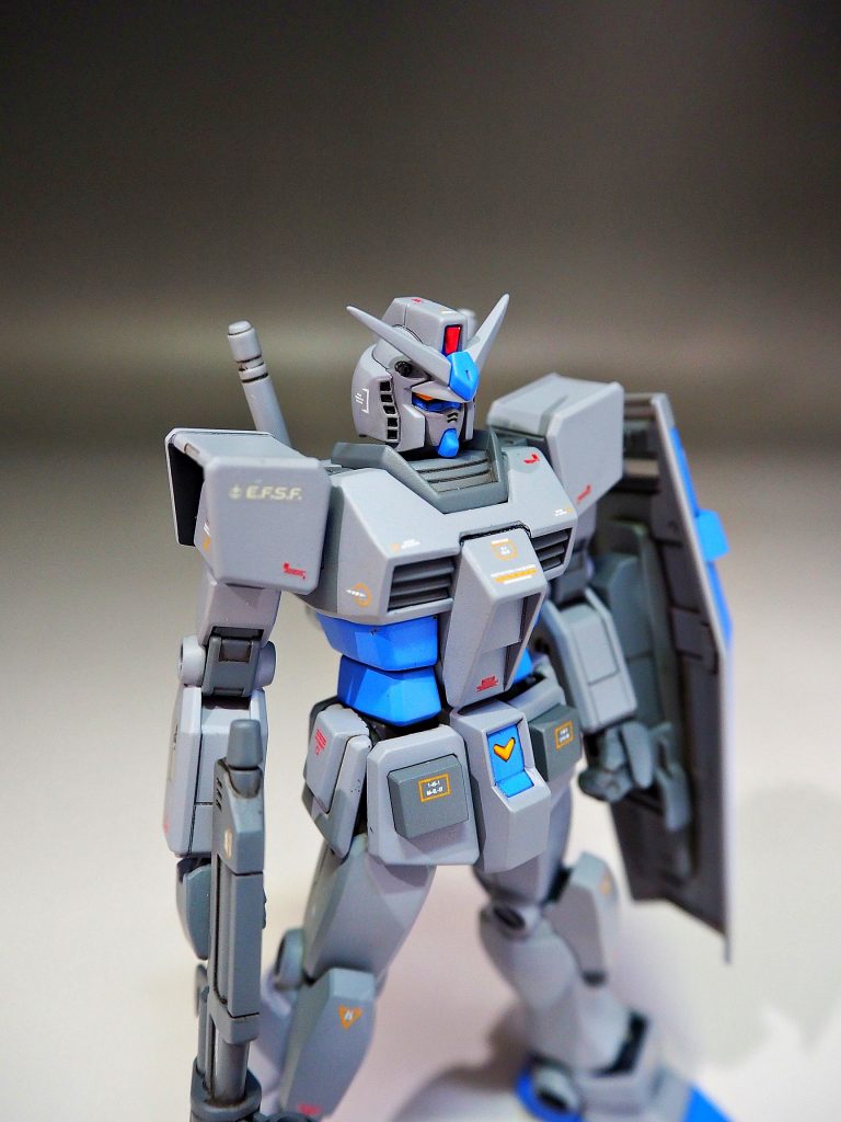 斜めからのアップ。痺れる目つき。