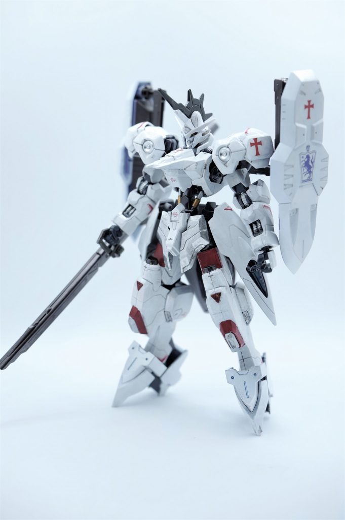 「長野メカと言えばバカ長いランチャー的な武器だよな!」と思って以前作って放置してたデスティニーのランチャーを持たせてみたけど、そこまで長くなかっていうね。