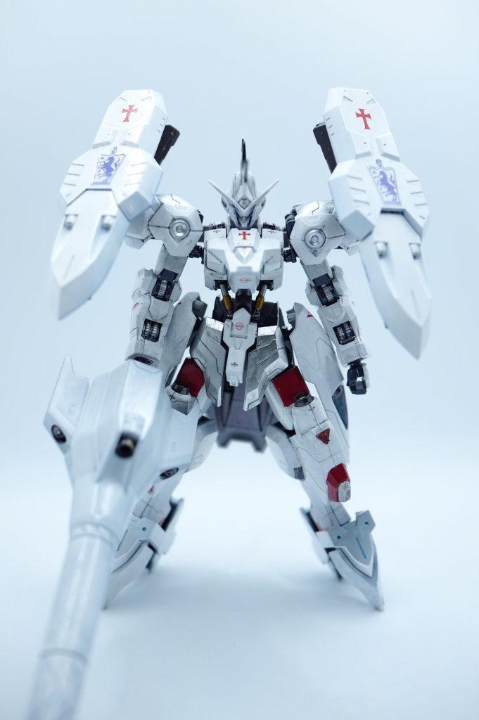 折角なのでボードウィン家の家紋は残しておいてあげました。