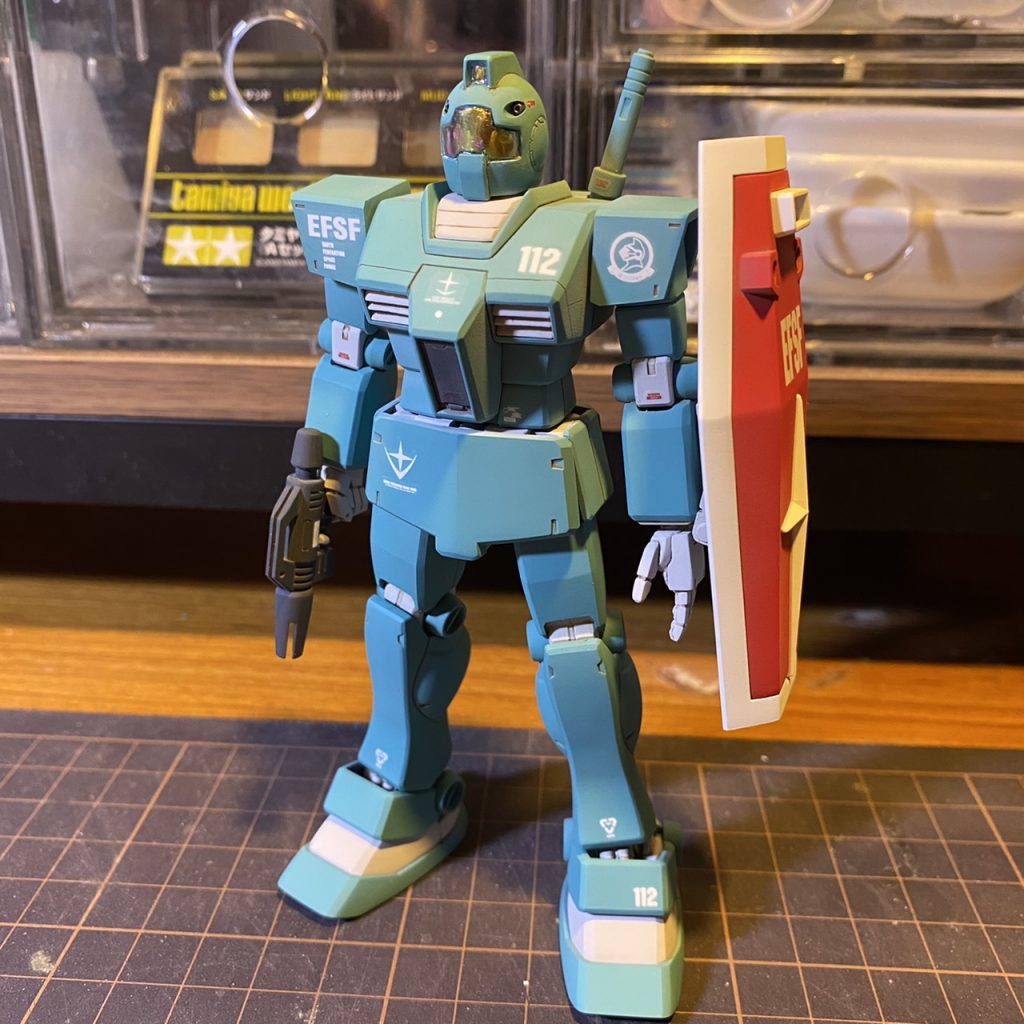 不朽の名作、HGUCジム、完成しました。長らく塗装待機状態でしたが、ガンダムに引き続きということで。全身ヨワ緑のジムを作ってみたくてこんなカラーリングにしてみました~。マーキングは鉄機兵中隊。オリジンとはパラレル時空ということでひとつ。汗工作は、胸に彫り込みを入れたり、胸部ダクト等のシャープ化、左平手を脱力させたり、くらいです。