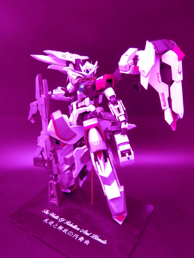 トランザム-スケルチトランザムとゼロシステムを同時起動し、追加装備一式:ペルセウスを装備した状態。戦場の分析、エレガントな姿勢で縦横無尽の戦場を駆け巡り、幾多の敵を叩き伏せる事に特化した状態で、本機の性能を最大限で引き出せる。