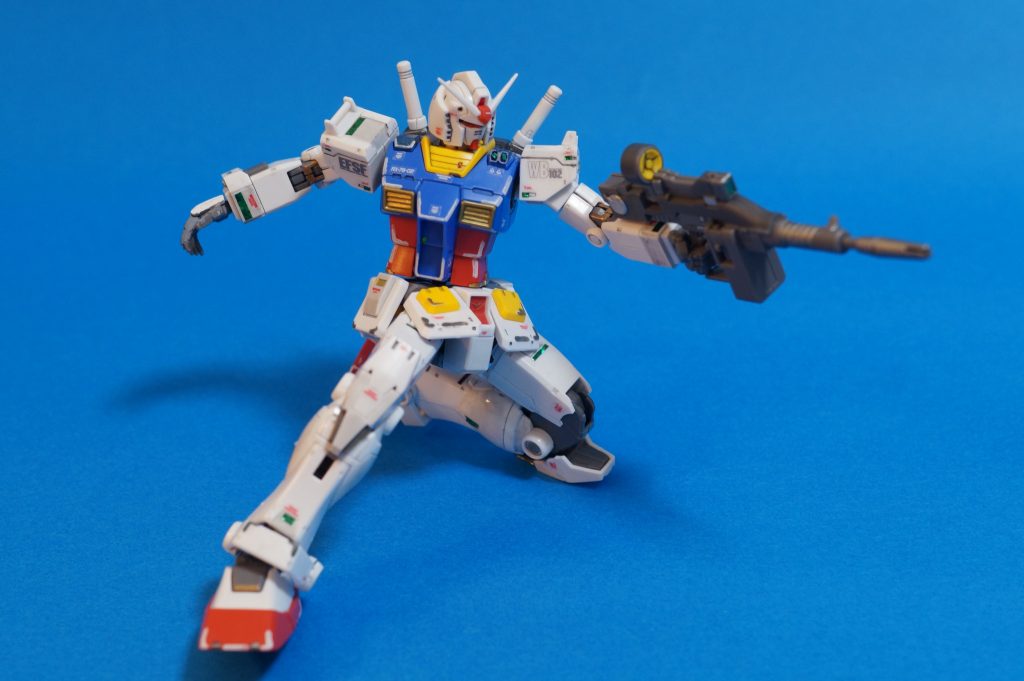 旧型ビームライフルかっこいいですね。ダイナミックなポーズもよく決まります。