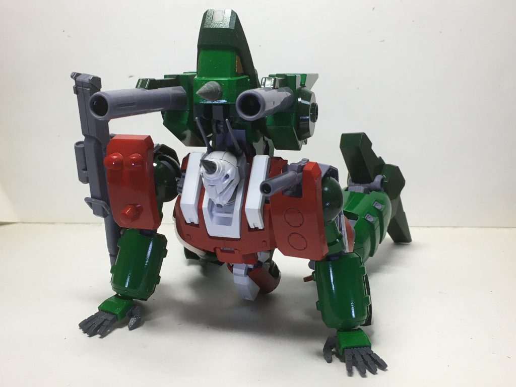 ”ビーム・キャノン”背部バックパックに装備された大出力のビーム砲。姿勢制御によって本機への負担が減るが、改良によってそのデメリットは軽減されている。