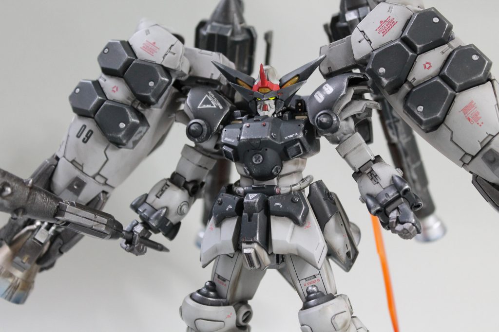 猛者には似つかわぬずんぐりむっくりが嫌で。。。手・足を4㎜延長。それに合わせウエストも延長。マッシブでありながらも巨人さを兼ね備えました。