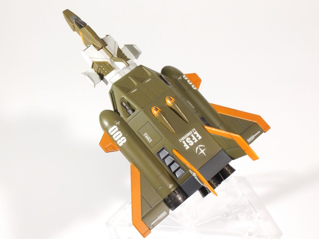 フルアーマーガンダムと並べるとちょっとあっさりしていたので、コアファイターの翼を展開してバルカンポッドを上面に配置。プラン004にデザインを寄せています