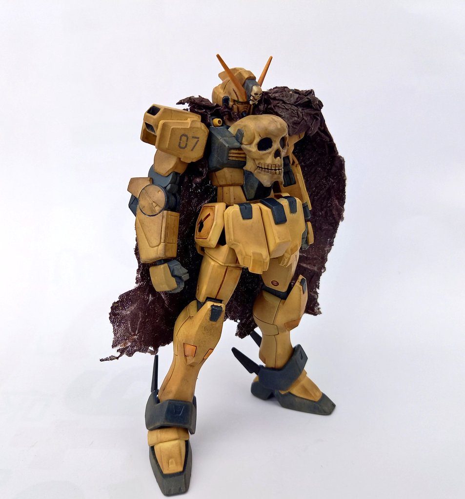 Vガンダムの右腕は、GPDで右腕を切り落とされた際に応急処置として装着したもの  予想以上にしっくり来た為、そのまま使用を続けている現在は本機の右腕を切り落とした『歪なアストレイ』を探しているとの事