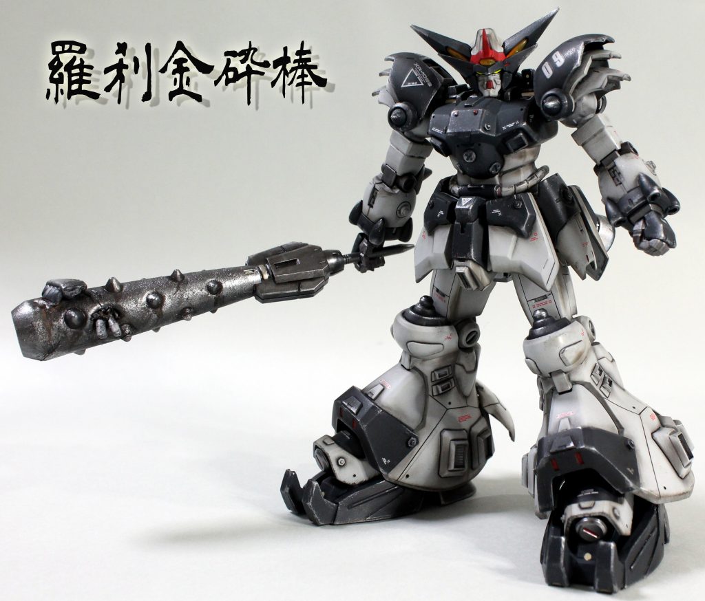マッシブで巨人なAスタイルがよくわかります。けどAスタイルの上部であるショルダーが寂しく3段重ねとしました。そしてこの『羅刹金砕棒』も歴戦のバトルをイメージさせ、相手MS達のパーツが刺さり、そこからは撃破された相手の血(オイル)が染み込んで垂れています。