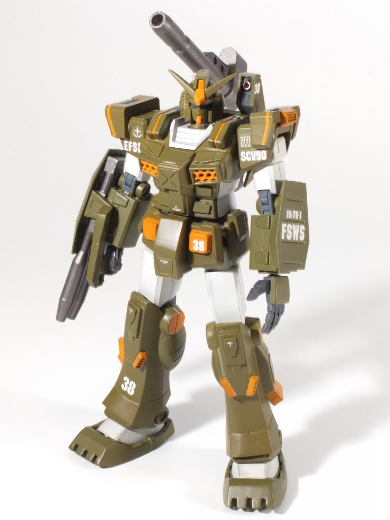 ベースはHGUCリバイブガンダムで、胸ダクト、肩ミサイルベイ、肩増加装甲、大きく作り直したキャノン砲が3Dプリンタで出力したパーツです。肩スラスターとバックパックの横向きのバーニアはこの前作りまくったジムカスタム部隊の余りパーツです