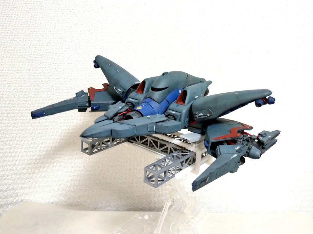 手首（爪）のみ取り外しで変形します。